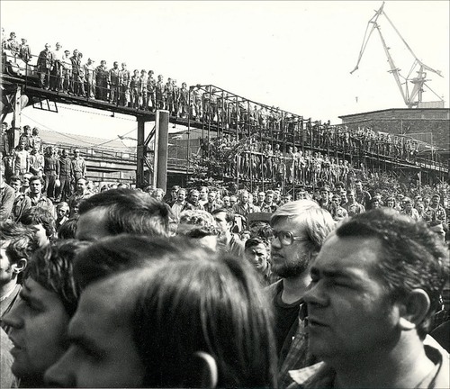 Pracownicy Stoczni Warskiego na wiecu, sierpień 1980 r. (fot. Zbigniew Wróblewski)