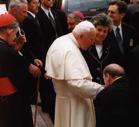 11 czerwca 1999 r. papież Jan Paweł II złożył wizytę w polskim parlamencie. Ojca Świętego powitali marszałkowie obu izb: senatu Alicja Grześkowiak i sejmu Maciej Płażyński