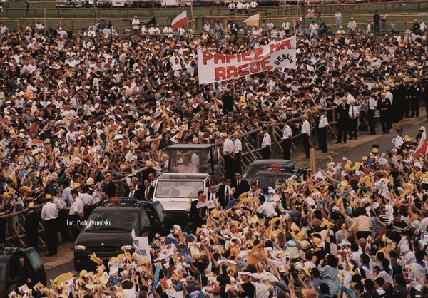 „Po prostu bomba”. Reakcje społeczne w Polsce na wybór kard. Karola Wojtyły na papieża