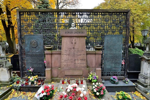 Grób Romana Dmowskiego, cmentarz Bródnowski w Warszawie. Fot. Wikimedia Commons