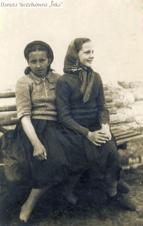 Danuta Siedzikówna with her friend from school, Podlasie district of Poland, 1930s