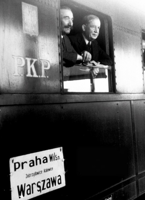 Wojciech Korfanty z Wincentym Witosem w pociągu Praga – Warszawa, 1938 r. Fot. John Philips,  ze zbiorów magazynu „Life”