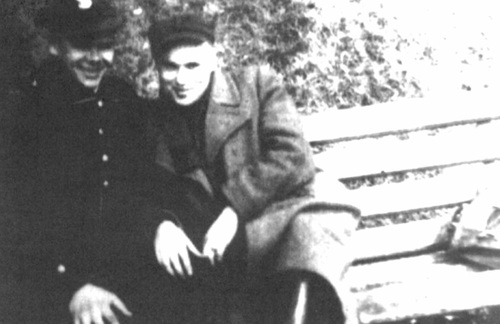Anatol Urbanowicz „Laluś” i Jerzy Kuligowski „Góra” podczas wyjazdu do Wilna po dokumenty repatriacyjne dla żołnierzy Obwodu 49/67, kwiecień 1945 r.