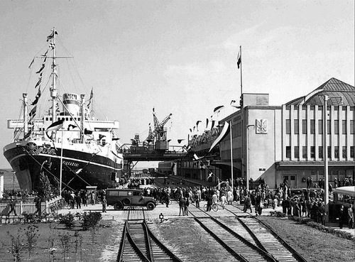 Transatlantycki dworzec morski;  przy nabrzeżu m/s „Piłsudski”,  przed 1938 r. Fot. Wikimedia Commons
