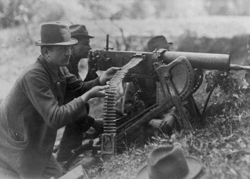 III Powstanie Śląskie – powstańczy ciężki karabin maszynowy Maxim wz. 1908  w walkach nad Odrą. Fot. NAC