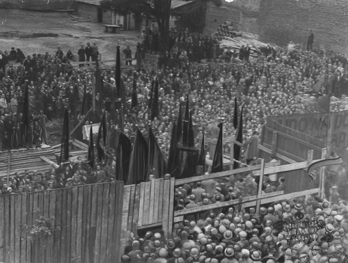 Wmurowanie kamienia węgielnego pod budowę Domu Ludowego im. Stefana Okrzei przy ulicy Ogrodowej w Warszawie w ramach obchodu 25. rocznicy stracenia Stefana Okrzei, 22 lipca 1930 r. Fot. NAC