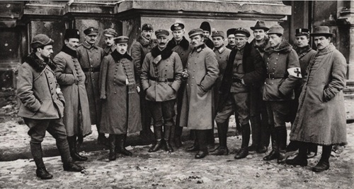 Komenda Obrony Lwowa (siódmy od lewej kpt. Czesław Mączyński)