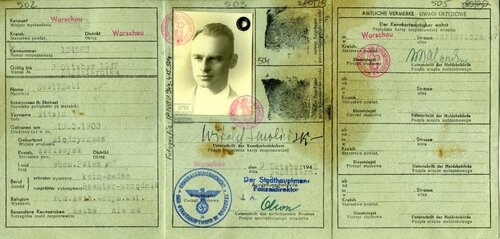 Kenkarta Witolda Pileckiego na nazwisko Smoliński. Fot. AIPN