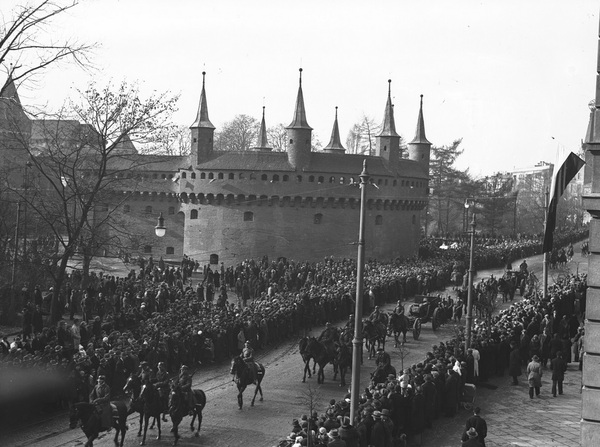 Krakowskie obchody 11 listopada w międzywojniu