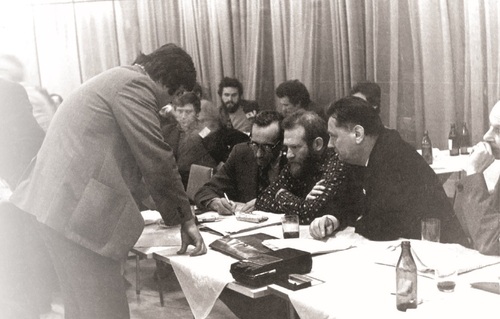 Zebranie działaczy NSZZ „Solidarność”, od prawej: Jan Olszewski, Bronisław Geremek, Tadeusz Mazowiecki. Fot. AIPN