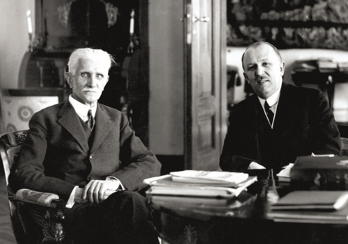 Ignacy Daszyński z prof. Kazimierzem Bartlem, kierującym rządem po raz czwarty (od 27 czerwca 1928 do 13 czerwca 1929 r.), czerwiec 1928 r. Fot. NAC
