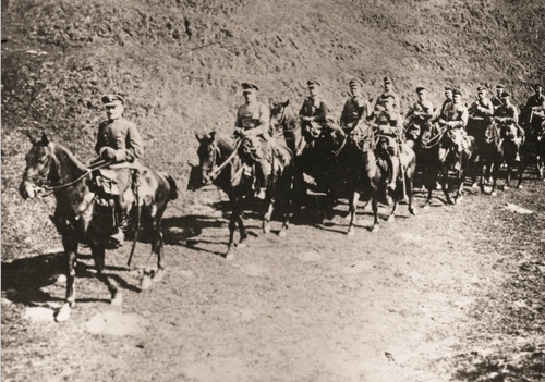 Oddział kawalerii „Wilki Lwowskie”, utworzony 2 listopada 1918 r., dowodzony  przez por. Tadeusza Krynickiego. Zdjęcie z 1919 r. Fot. NAC