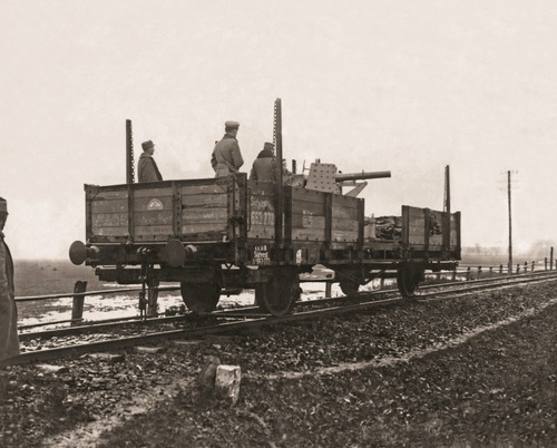 Żołnierze 3. krakowskiej baterii kolejowej sformowanej w Krakowie w listopadzie 1918 r.  (później Pociąg Pancerny nr 4 „Hallerczyk”). Fot. NAC