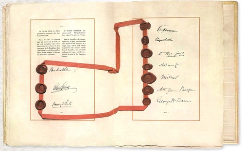 Ostatnie strony traktatu wersalskiego z 28 czerwca 1919 r., w którym zdecydowano  o przeprowadzeniu plebiscytu na Górnym Śląsku. Fot. ze zbiorów Biblioteki Śląskiej w Katowicach