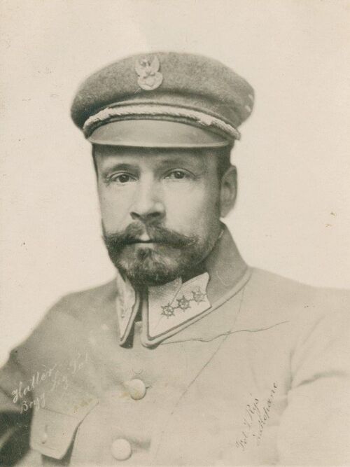 Pułkownik Józef Haller po wyjściu ze szpitala w 1915 r. Fot. WBH