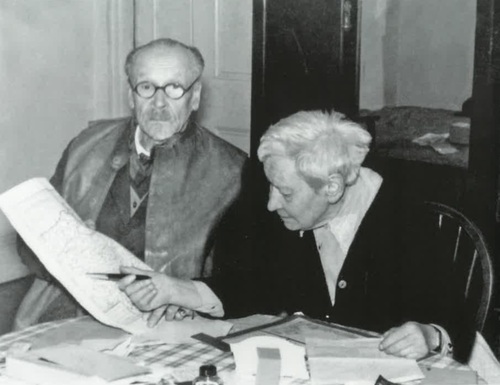 Generał Józef Haller z siostrą Anną Haller w domu w Londynie, 1956-1957. Fot. Archiwum Narodowe w Krakowie