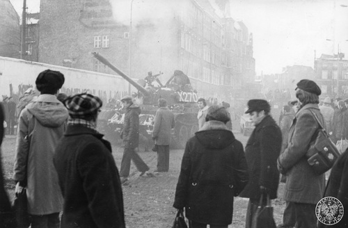 Ulice Gdańska w grudniu 1981 r. Fot. AIPN