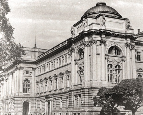 Budynek byłego sejmu galicyjskiego we Lwowie. Zdjęcie niemieckie z lat czterdziestych. Fot. AIPN