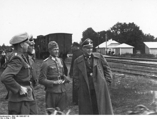 Odilo Globocnik nadzorujący akcję osiedlania Niemców z Wołynia, 1940 r. Fot. Wikimedia Commons/Bundesarchiv (CC-BY-SA 3.0)