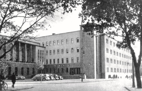 Dom Żołnierza w Poznaniu, w czasie okupacji siedziba gestapo w Kraju Warty, widok przedwojenny. Fot. AIPN