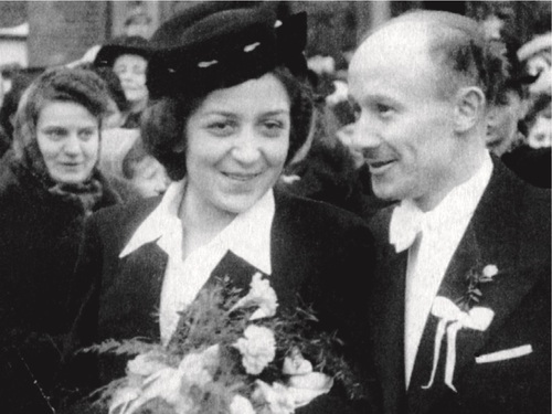 Wanda i Edward Serwańscy, zdjęcie ślubne z 8 grudnia 1945 r. Fot. ze zbiorów Aleksandry Pietrowicz