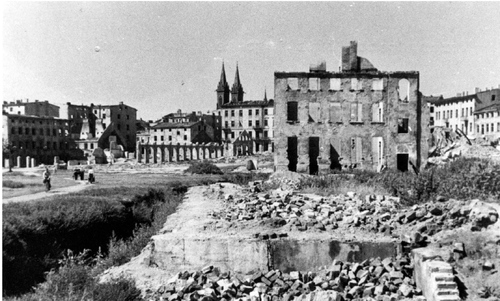 Ruiny getta łódzkiego po zakończeniu działań wojennych, 1945 r. (IPN)