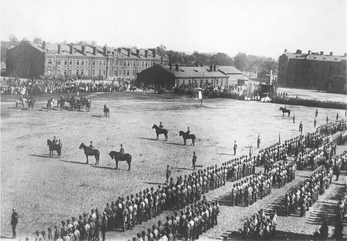 Uroczysta parada żołnierzy I Korpusu Polskiego z okazji 3 Maja w 1918 r. Fot. NAC