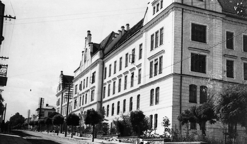 Budynek Sądu Okręgowego w Czortkowie na fotografii sprzed wybuchu wojny