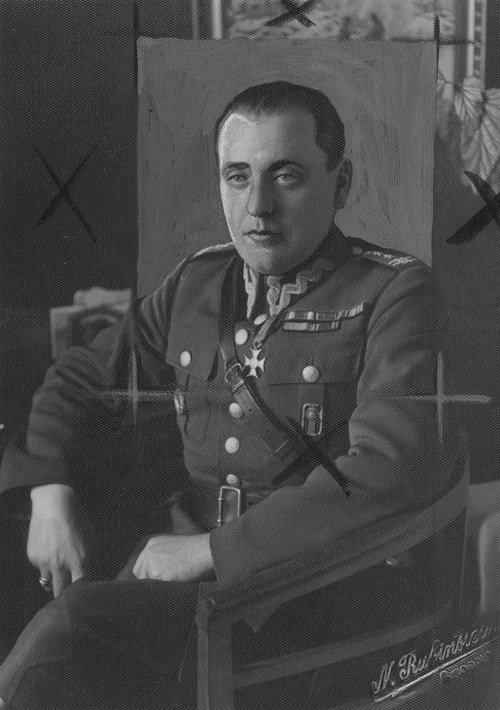 Pułkownik dyplomowany Stanisław Maczek, dowódca 81 pułku piechoty. Fotografia sytuacyjna pozowana, 1931-1933 r. Fot. NAC