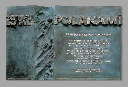 Krakowska tablica upamiętniająca ofiary "operacji polskiej NKWD"