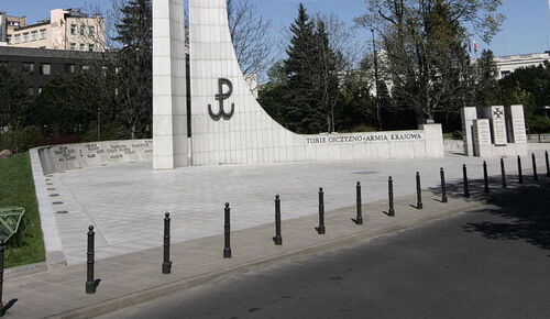 Pomnik Armii Krajowej i Polskiego Państwa Podziemnego w Warszawie (fot. Wikipedia/Happa/CC BY-SA 4.0)