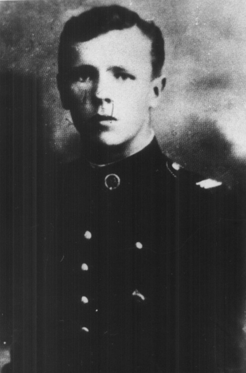 1.	Jan Rogulka „Grot”, ur. 5 marca 1913 r. dowódca oddziału Konspiracyjnego Wojska Polskiego sądzony w Radomsku, 7 maja 1946 r. skazany na karę śmierci i zamordowany 9/10 maja 1946 r. Fot. AIPN