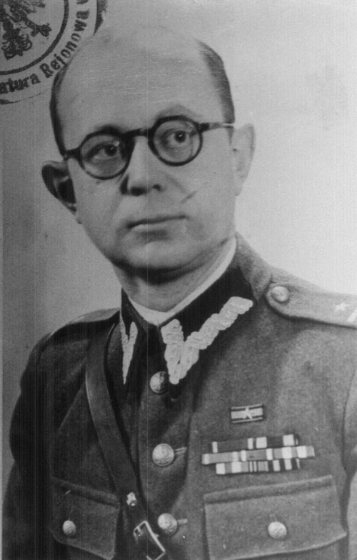 Tadeusz Garlicki (1913-1994), prokurator Wojskowej Prokuratury KBW, oskarżyciel w procesie „siedemnastu”, podczas rozprawy zażądał 17 wyroków śmierci. Fot. AIPN