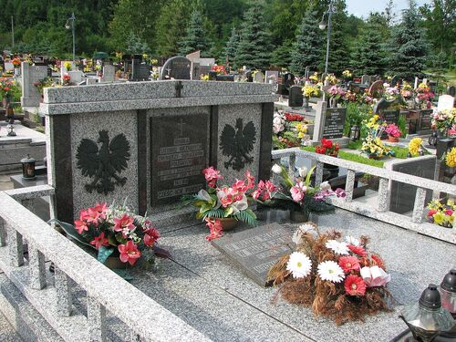Mogiła Polaków poległych podczas starć polsko-czeskich w 1919 roku na cmentarzu w Zebrzydowicach. Fot. Wikimedia Commons/Mariuszjbie (CC BY-SA 3.0)