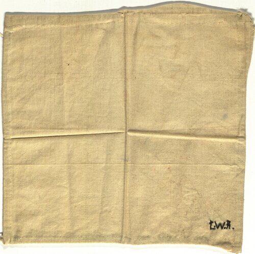 "Chusteczka" więzienna Łukasza Cieplińskiego z wyszytymi jego ręką inicjałami "Ł.W.A.": własnym i - najdroższych, żony Wisi (Jadwigi) i synka Andrzeja. Z zasobu IPN