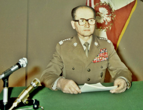 13 grudnia 1981 r. Wojciech Jaruzelski, łamiąc nawet wprowadzone przez komunistów prawo, wprowadził stan wojenny na terenie całego kraju