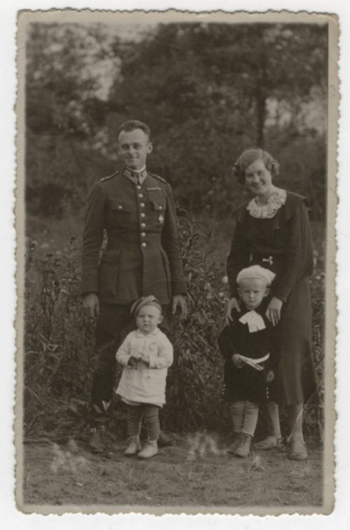 Witold Pilecki with his wife and children, Ostrów Mazowiecka, 1934