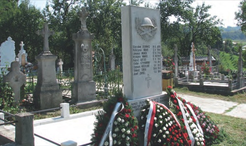 Câmpulung-Muşcel, cmentarz Flamandzki, mogiła uchodźców polskich, zmarłych w latach 1939–1944 r. Fot. M. Majewski