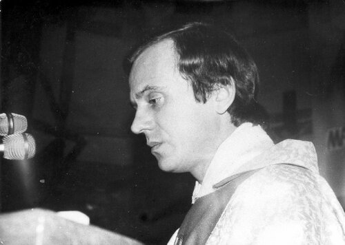 Ksiądz Jerzy Popiełuszko w lutym 1984 r.