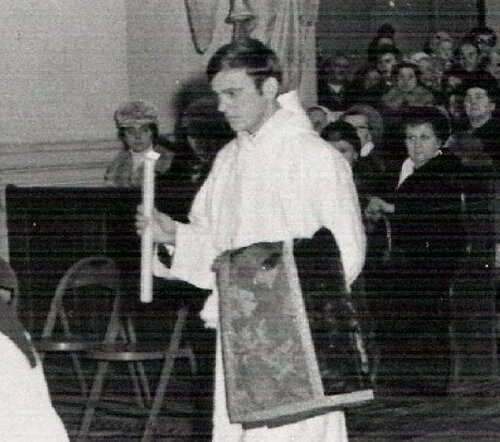 Jerzy Popiełuszko przyjmuje święcenia diakonatu w warszawskim kościele seminaryjnym, 12 III 1972 r.