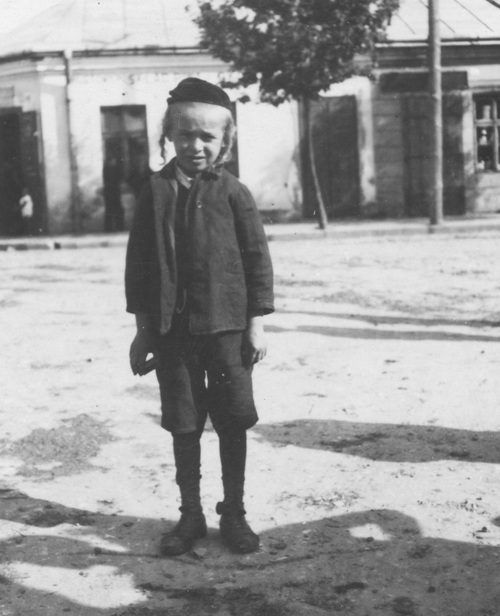 Dziecko żydowskie z Rudnika nad Sanem na zdjęciu z okresu międzywojennego. Fot. NAC