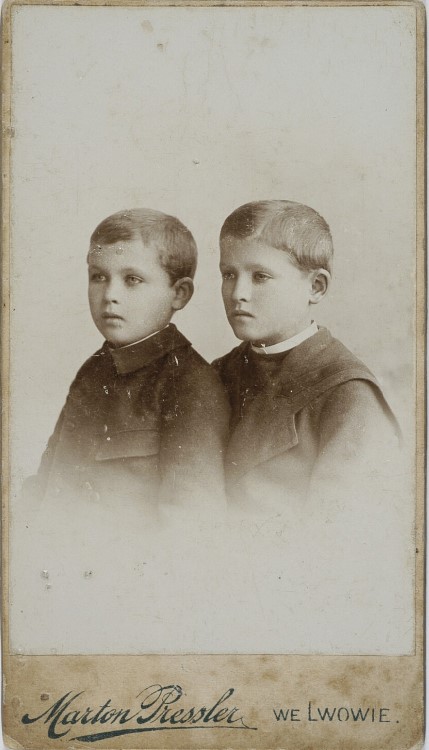 Wincenty Lutosławski z bratem Stanisławem; Wykonał Marton Pressler; ca 1868. Ze zbiorów cyfrowych Biblioteki Narodowej (serwis "polona.pl")