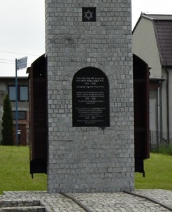 Pomnik  na Placu Bohaterów Getta Będzińskiego upamiętniający ponad 30 tys. będzińskich Żydów wymordowanych przez Niemców w latach II wojny światowej