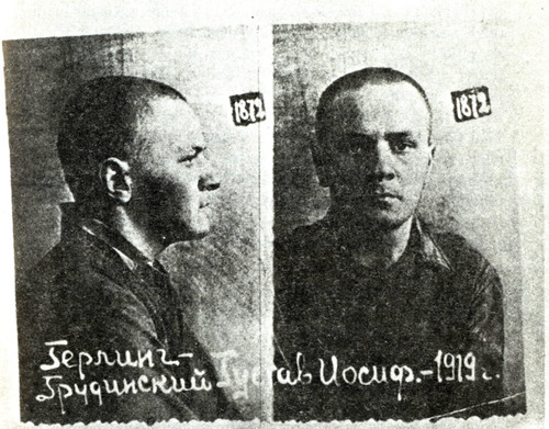 Gustaw Herling-Grudziński na zdjęciu wykonanym w więzieniu NKWD w Grodnie w 1940 r. Fot. Wikimedia Commons