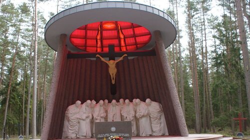 Kaplica-mauzoleum w Lesie Piaśnickim (fot. Wikipedia/CC BY-SA 3.0 pl/Marcin Drewa)