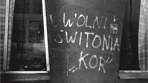 Jeden z napisów  wykonanych w czasie akcji obrony Kazimierza Świtonia (fot. ze zbiorów IPN)