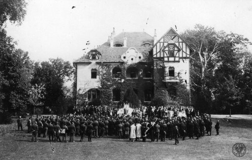 Pierwsza Msza święta w obozie dla internowanych Polaków w Inarcskakucs (Węgry), 15 października 1939 r. Fot. z zasobu IPN