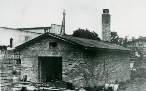 „Fabryczka mydła” przy Instytucie Anatomii w Gdańsku, zdjęcie z 1945 roku – budynek ten istnieje do dnia dzisiejszego (fot. IPN)