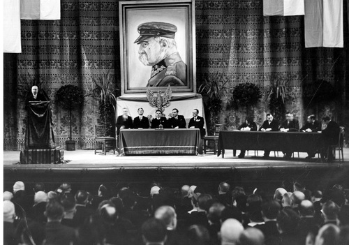 Odczyt wicemarszałka sejmu Stanisława Cara "O nowej konstytucji" w Teatrze Wielkim w Warszawie, 7 kwietnia 1935 r. NAC