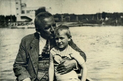 Bogumił z ojcem, Łuck, nad rzeką Styr, 1938 r. Fot. ze zbiorów rodzinnych